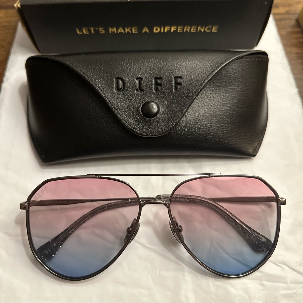 DIFF Eyewear New In Box Sunglasses